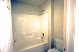1327 Fraternity Village Dr, Kalamazoo, MI 49006 - Photo 15