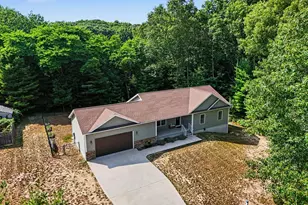 2047 N Lakeshore Dr, Ludington, MI 49431 - Photo 3