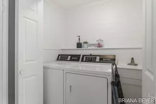 32 W McKinley Ave, Zeeland, MI 49464 - Photo 11