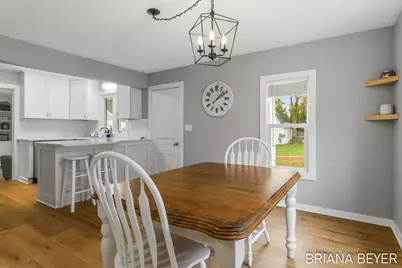 32 W McKinley Avenue, Zeeland, MI 49464 - Photo 11
