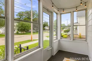 32 W McKinley Ave, Zeeland, MI 49464 - Photo 5