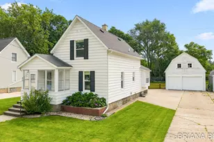 32 W McKinley Ave, Zeeland, MI 49464 - Photo 1