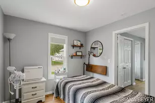 32 W McKinley Ave, Zeeland, MI 49464 - Photo 9