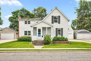 32 W McKinley Ave, Zeeland, MI 49464 - Photo 3