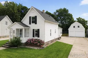 32 W McKinley Ave, Zeeland, MI 49464 - Photo 1
