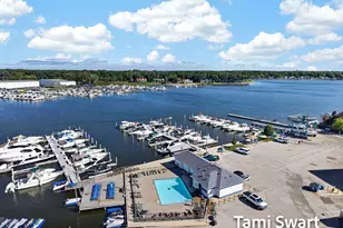 917 W Savidge St, Spring Lake, MI 49456 - Photo 3