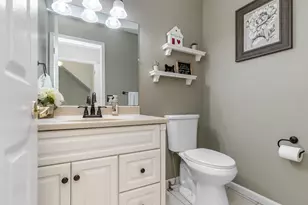 3891 Fairfax Dr, Troy, MI 48083 - Photo 19