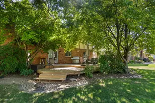 3891 Fairfax Dr, Troy, MI 48083 - Photo 9