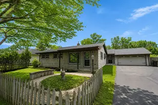5480 Wellesley Dr, Jackson, MI 49201 - Photo 1