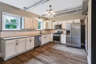 1345 NW Broadway Ave NW, Grand Rapids, MI 49504 - Photo 7