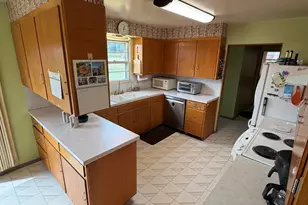 2095 Brettrager Dr, Saginaw, MI 48601 - Photo 7