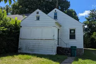 1527 Robertson Ave, Lansing, MI 48915 - Photo 1