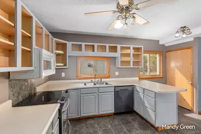 113 W Maple Street, Marion City, MI 48811 - Photo 9