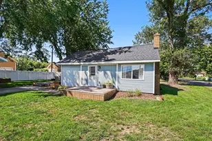 66 Lakeview Ave, Norton Shores, MI 49444 - Photo 27