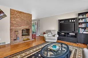 2410 Rossiter Pl, Lansing, MI 48911 - Photo 11