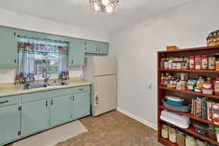 2410 Rossiter Pl, Lansing, MI 48911 - Photo 13