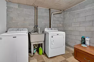 2410 Rossiter Pl, Lansing, MI 48911 - Photo 33