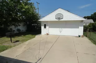 19317 Woodside St, Harper Woods, MI 48225 - Photo 3