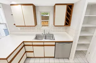1926 Oakland Dr, Kalamazoo, MI 49008 - Photo 13