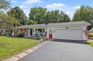 319 W Willard St, Paw Paw, MI 49079 - Photo 1