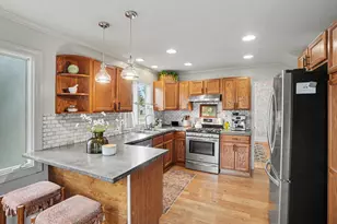 311 Michigan St, Zeeland, MI 49464 - Photo 9
