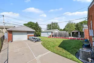 32011 Saint Margaret, Saint Clair Shores, MI 48082 - Photo 31