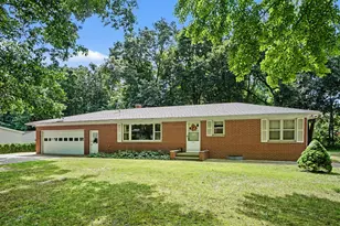 304 Orchard Cir, Gobles, MI 49055 - Photo 3