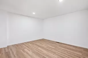 17 Regent Dr, Ann Arbor, MI 48104 - Photo 27