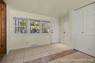 917 Royal Oak St SW, Wyoming, MI 49509 - Photo 7