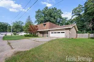 6989 Hiawatha Dr, Coloma, MI 49038 - Photo 5
