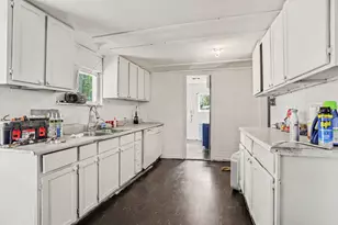 64 Goguac St W, Battle Creek, MI 49015 - Photo 9