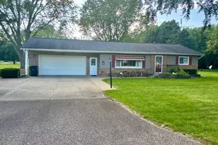 56930 Franklin Dr, Three Rivers, MI 49093 - Photo 1