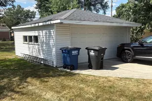 8307 Donna St, Westland, MI 48185 - Photo 9