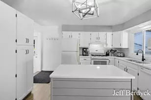 934 Harding St NW, Grand Rapids, MI 49544 - Photo 9