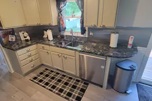 5001 Creekview Dr SE, Kentwood, MI 49508 - Photo 9