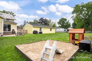 923 N Hudson St SE, Lowell, MI 49331 - Photo 5