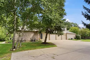 240 Pine Tree Ridge Dr, Waterford, MI 48327 - Photo 31