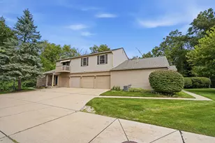 240 Pine Tree Ridge Dr, Waterford, MI 48327 - Photo 29