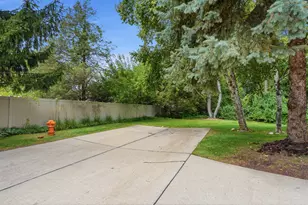 240 Pine Tree Ridge Dr, Waterford, MI 48327 - Photo 27