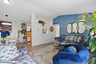 240 Pine Tree Ridge Dr, Waterford, MI 48327 - Photo 5