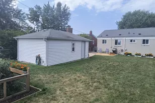 24252 Johnston Ave, Eastpointe, MI 48021 - Photo 11