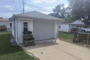 24252 Johnston Ave, Eastpointe, MI 48021 - Photo 9