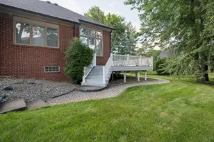11215 Wilshire Dr, Shelby Twp, MI 48315 - Photo 9