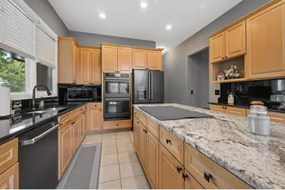 11215 Wilshire Drive, Shelby Twp, MI 48315 - Photo 15