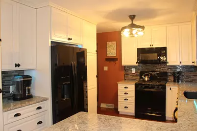 134 Pinecrest Drive, Jonesville, MI 49250 - Photo 11