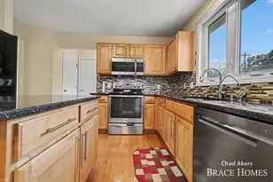 2022 Friesian Ct NE, Grand Rapids, MI 49505 - Photo 7