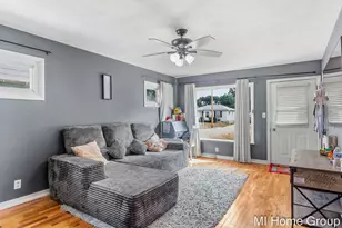 317 W 28th St, Holland, MI 49423 - Photo 7