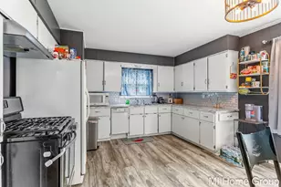 317 W 28th St, Holland, MI 49423 - Photo 11
