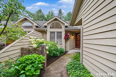 1834 Cross Bend Street NE, Grand Rapids, MI 49505 - Photo 5