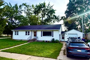 1135 W Summit Ave, Muskegon, MI 49441 - Photo 1